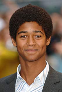 How tall is Alfred Enoch?